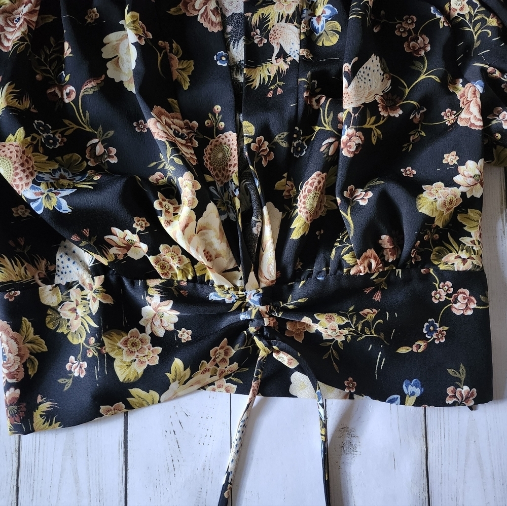 Zara Floral Black Long Puffed, Button Sleeved, Deep V, Crop Top Size Small - Picture 5 of 15